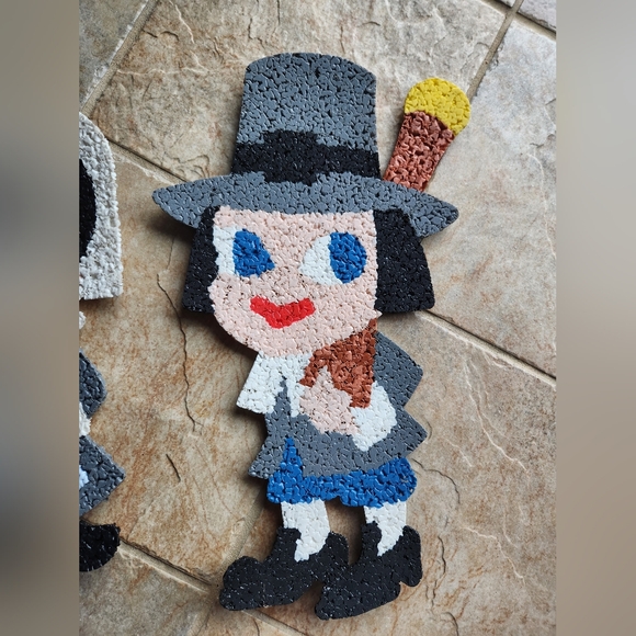 Vintage 1970s Melted Plastic Popcorn Blue Eyed Pilgrim Set Retro - Picture 16 of 17